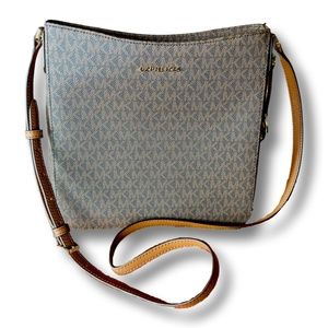 Michael Kors Jet Set Travel LG Messenger Crossbody